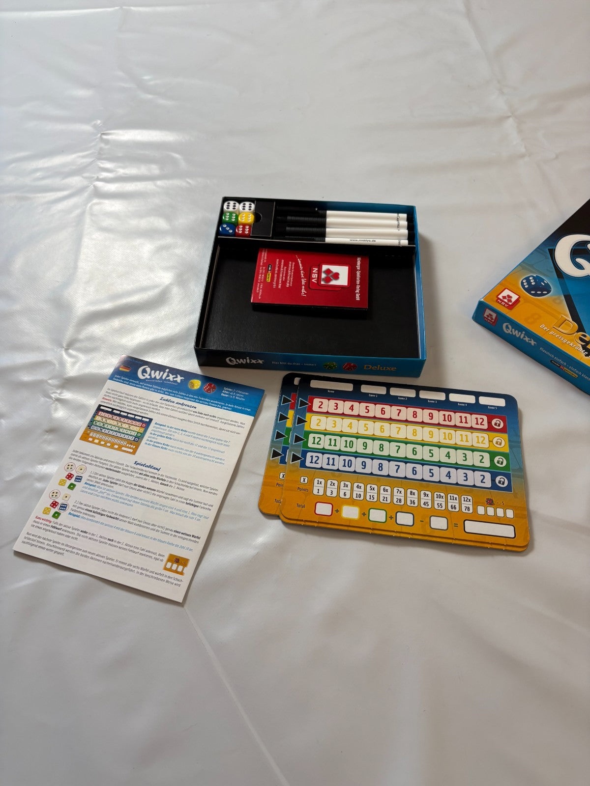 Qwixx Deluxe Gesellschaftsspiel Deutsch NBV - Vollständig - Ansicht 7
