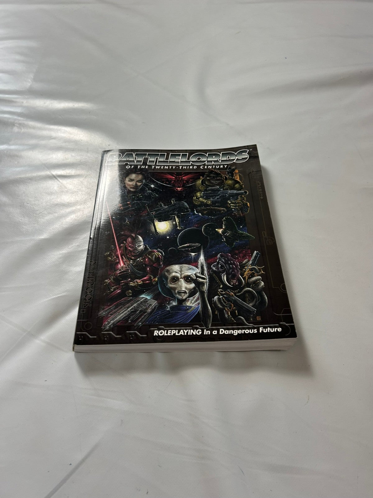 Detailfoto 3 – SKU A9905 – Rollenspiel-Buch gebraucht bei Brettspielimperium