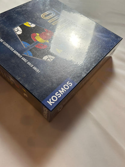 7652100