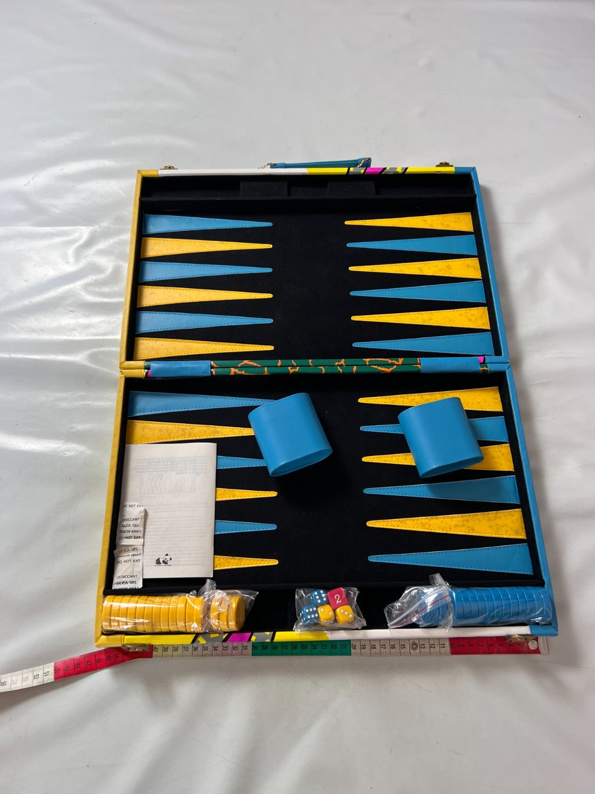 Backgammon Koffer Bunt 59x45 geschlossen Das Spiel mit dem Panda - Vollständig - Ansicht 4