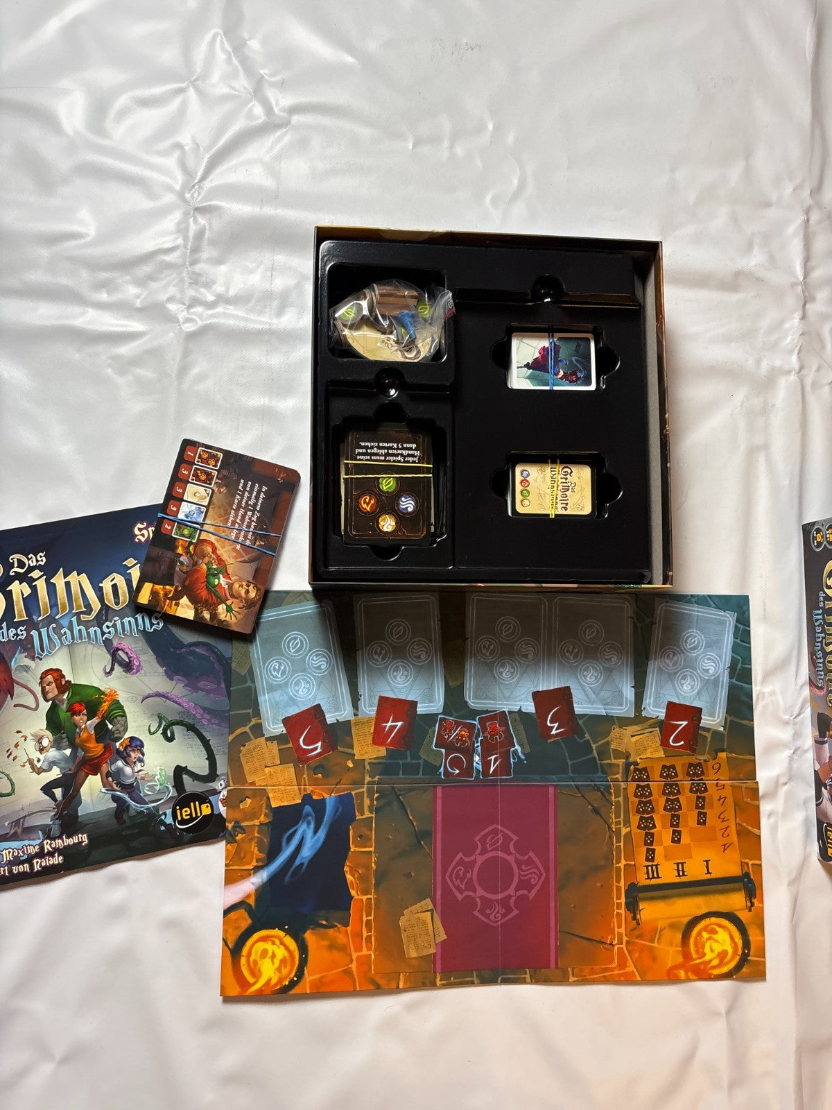 Brettspiel - Das Grimoire des Wahnsinns - IELLO - 2015 - Vollständig - Ansicht 6