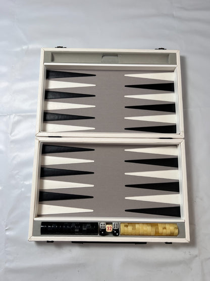 Großer Backgammon Kunstleder-Koffer -Weiss 38 x 25 cm geschlossen - Ansicht 2