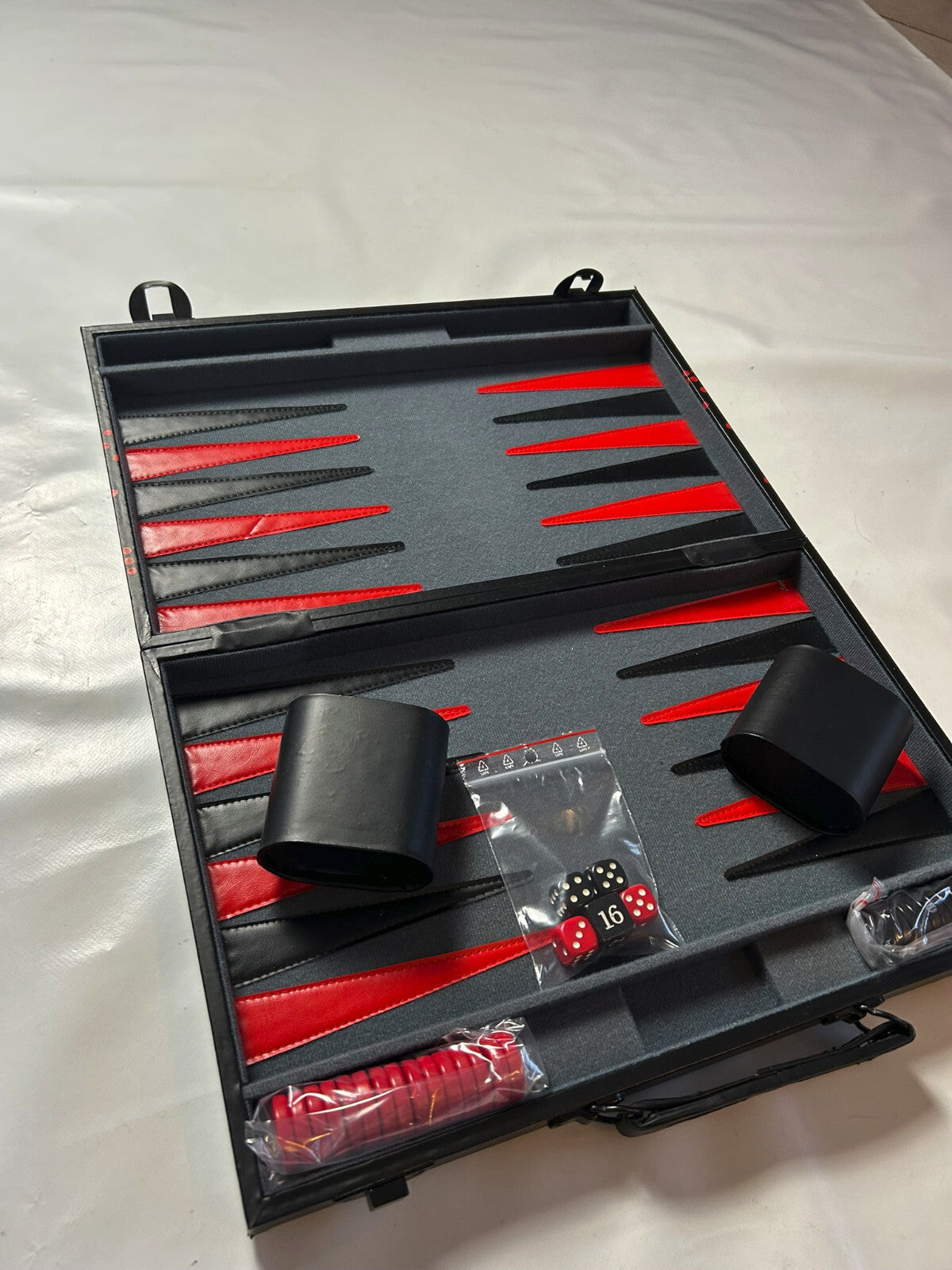 Großer Backgammon KunstlederKoffer Rot schwarz  38 x 25 cm geschlossen - Ansicht 9