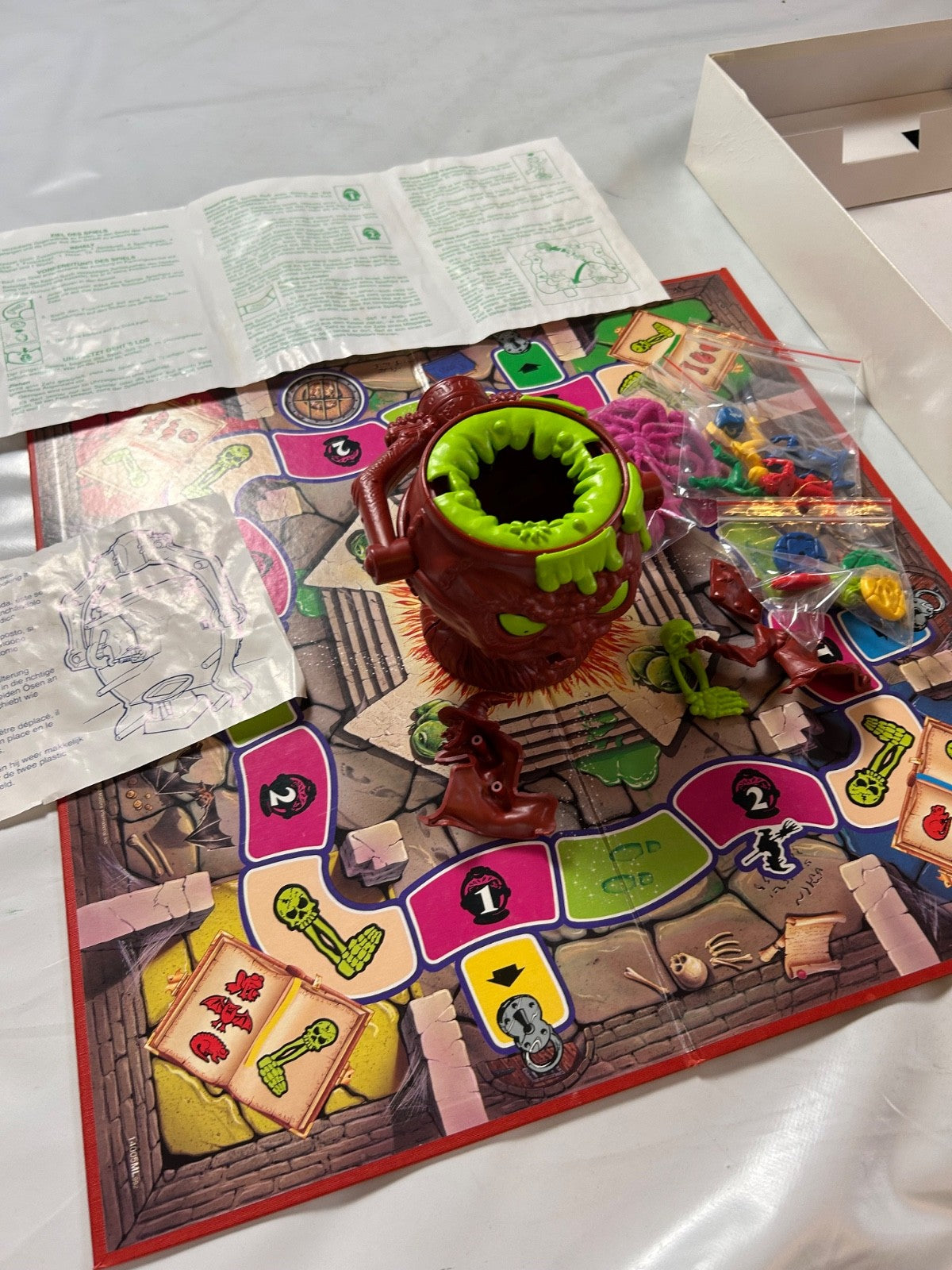 Hexenkessel  Ein schaurig schöner Spielspaß  MB Spiele  Vollständig - Ansicht 12