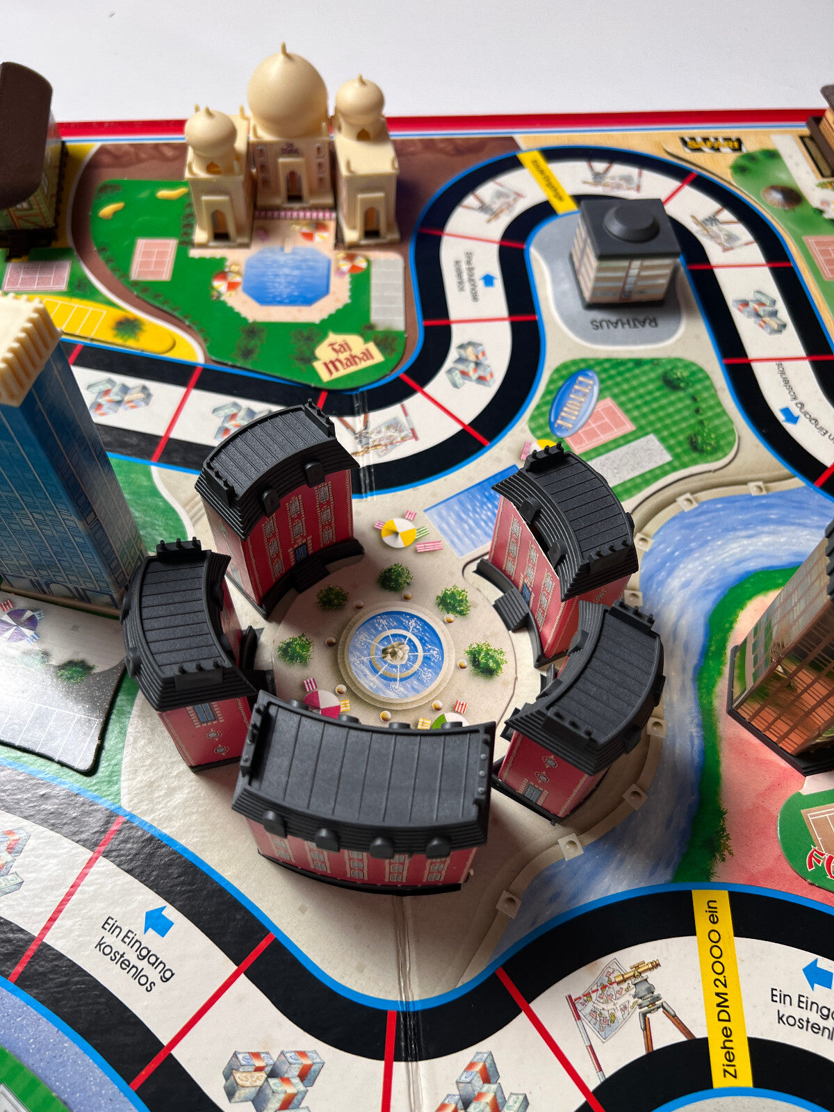 Hotel von MB Komplett mit Laternen - MB - Spieleklassiker Große schwarze Ausgabe - Ansicht 9