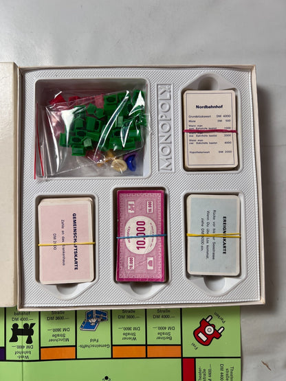 Monopoly - quadratisch - Parker Spiele  Art. Nr: 6011008 - Vollständig - Ansicht 3