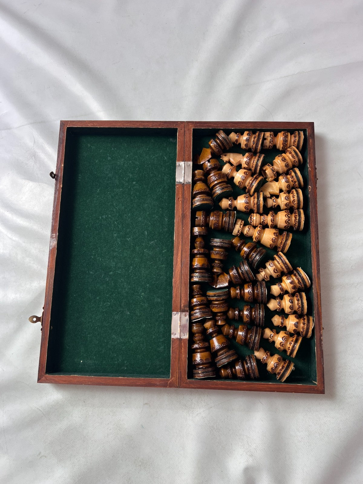 Schach Schachschatulle Schachbrett mit Figuren - aus Holz - ca. 34 x 34 cm - Ansicht 2