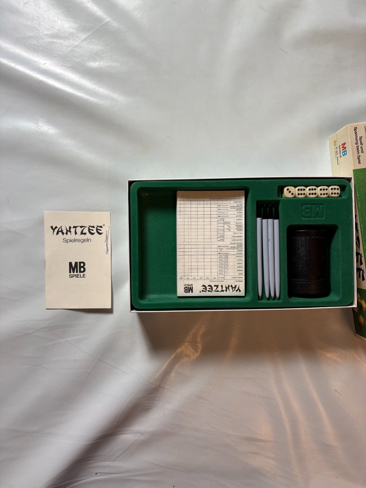 YAHTZEE MB Brettspiel Gesellschaftsspiel Würfelspiel  Vollständig - Ansicht 6